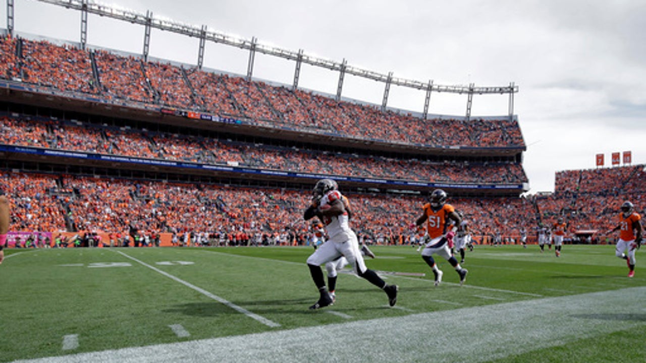 Safety net: Beckham makes nice for a change